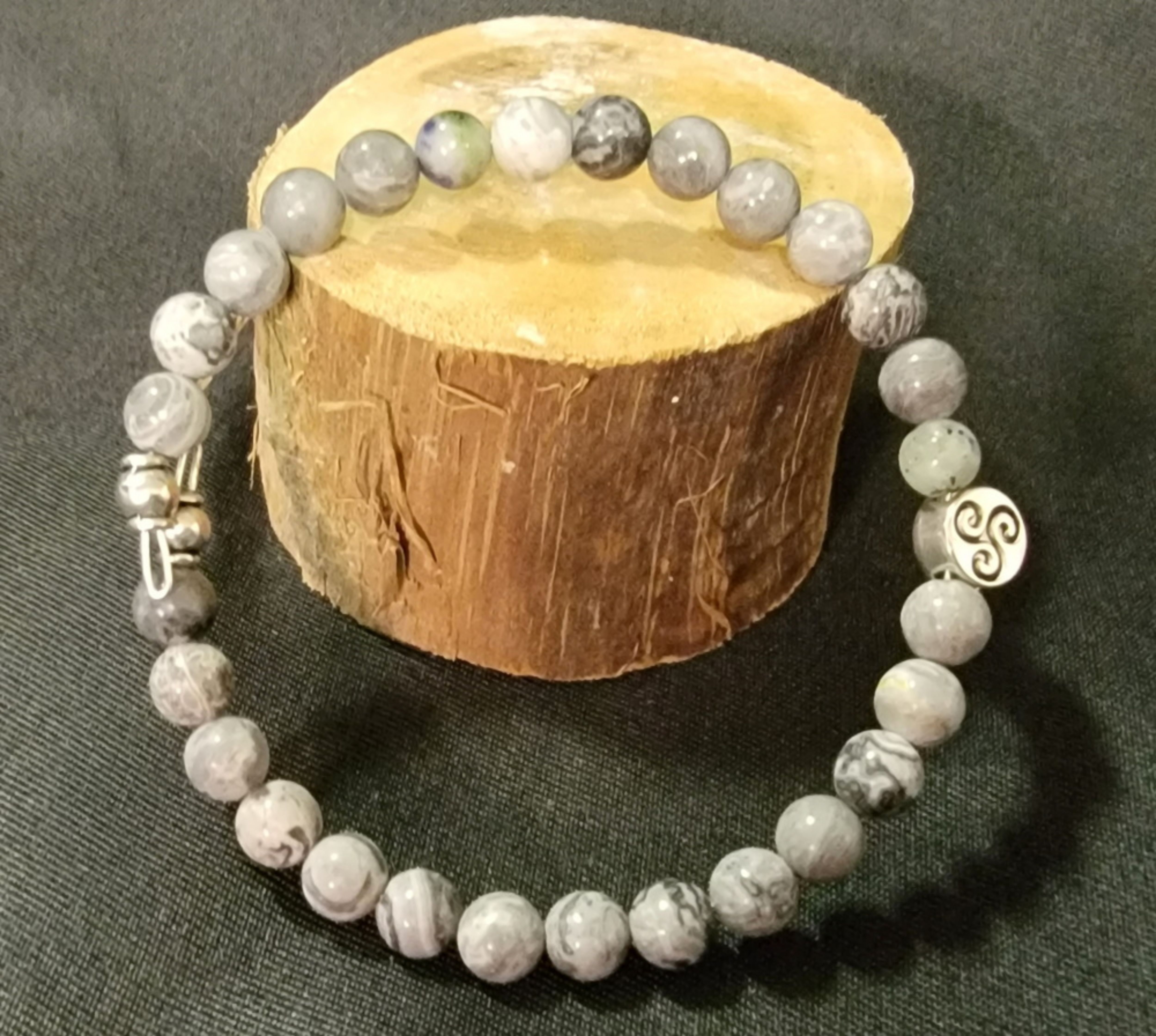 Image de Bracelet en pierres naturelles (composition en description)